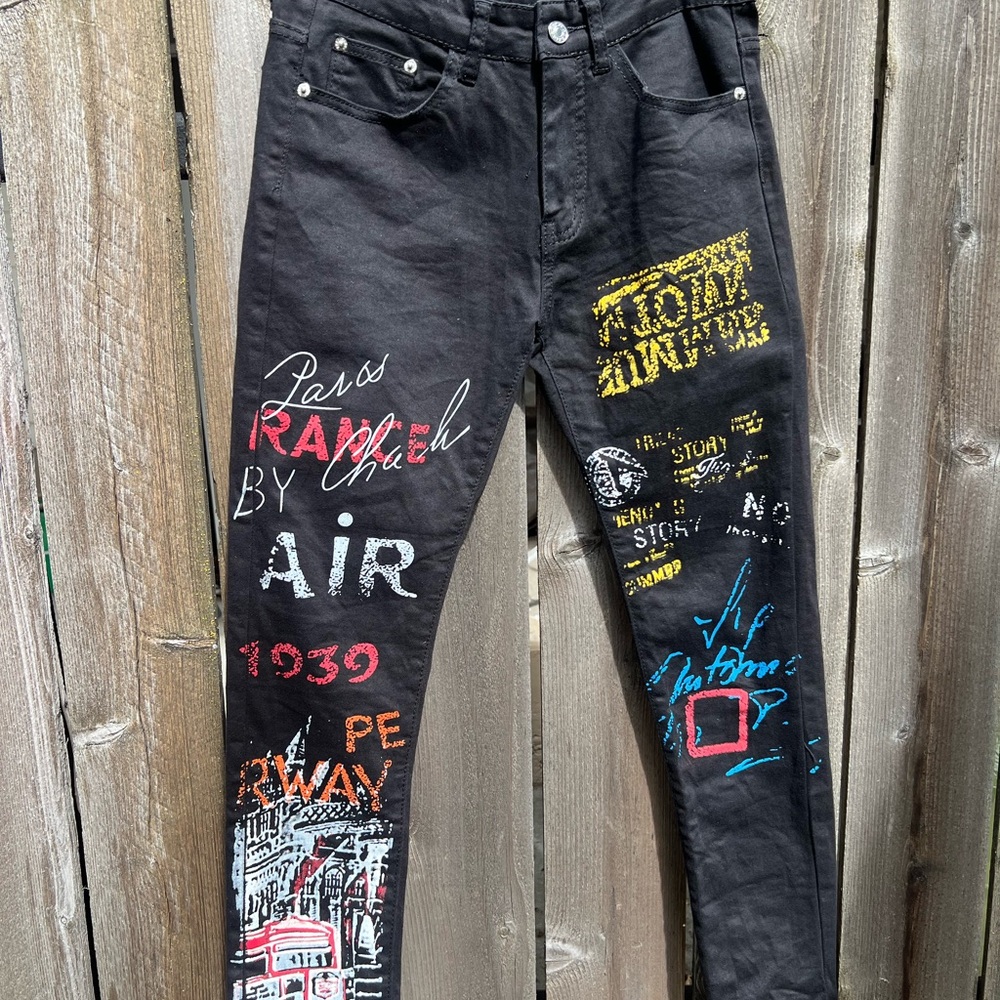Stylish Black Graphic Men's Jeans Size 28